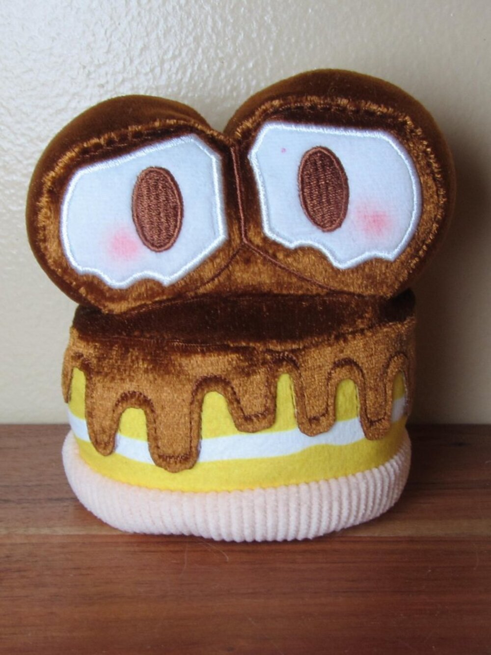 plush disney munchlings WALL-E chocolate-dipped sponge cake 4.5" (W6815)